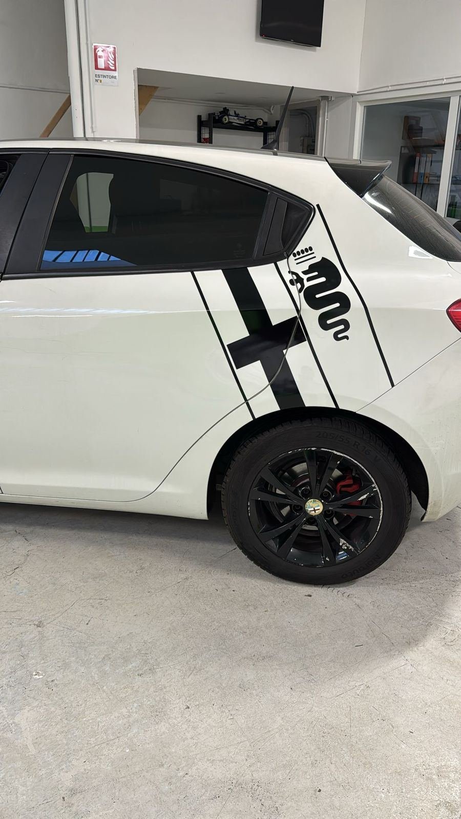 Alfa Romeo livrea adesiva Biscione — Wrapgarage Torino